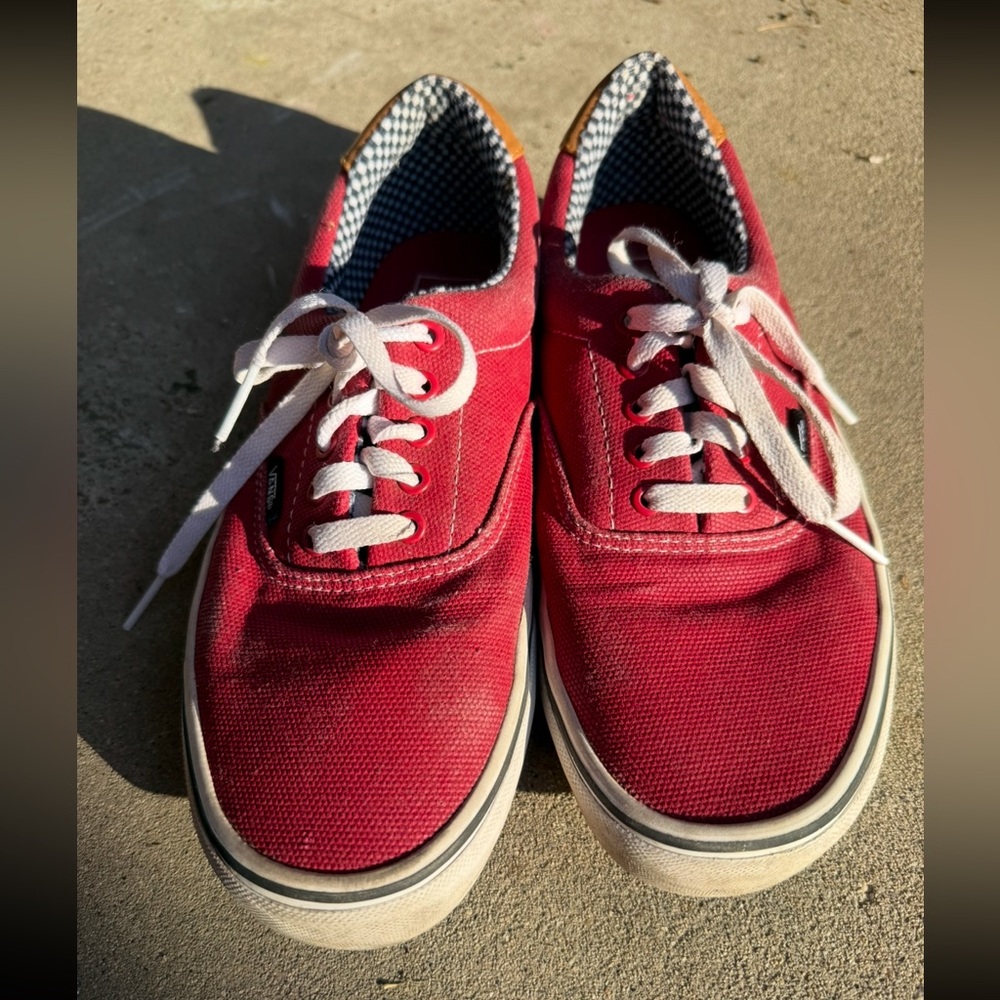 RARE Vintage Maroon Unisex Vans
Men’s size 9 / Women's ‘s size 10.5